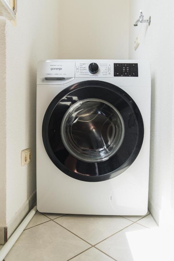 Appartment In Den Weinbergen Bei Mainz - Mit 2X Doppelzimmern, 1X Grosses Wohnzimmer, Bad & Kueche Stadecken-Elsheim Eksteriør billede
